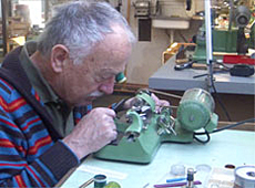 >> Watchmaking / Uhren-Machen